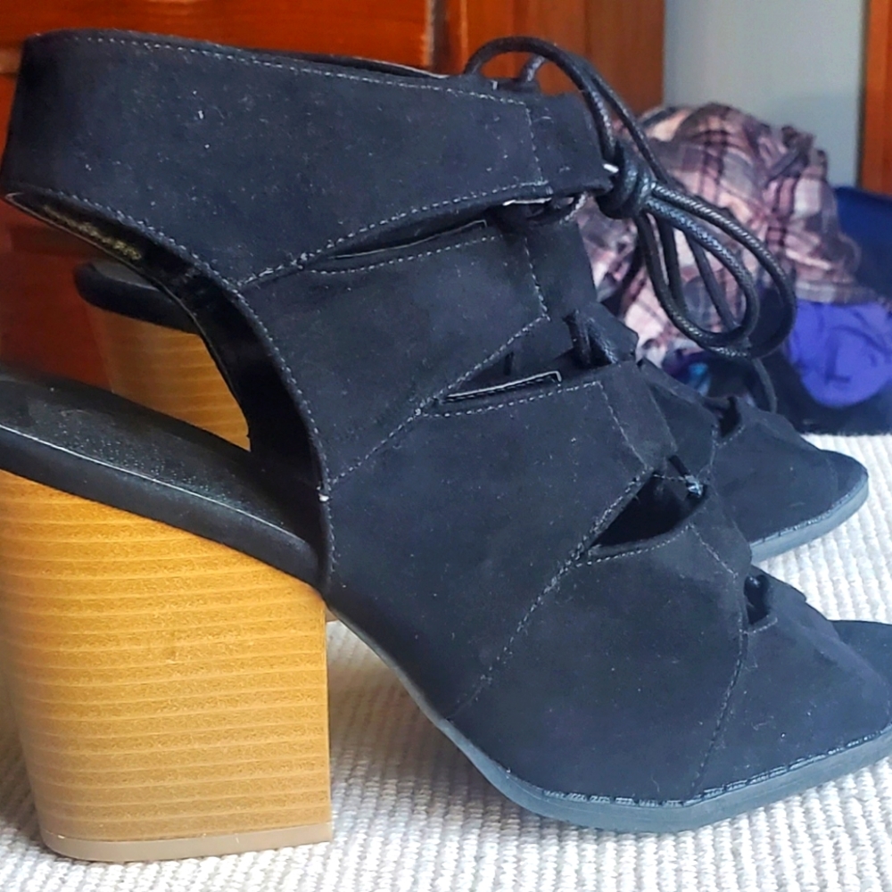 Women's lace up wedges size 9